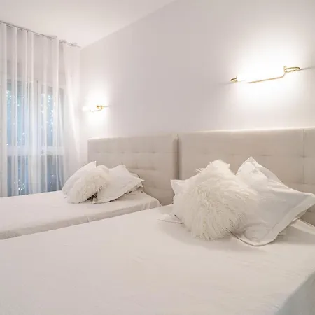 2 Bedroom Awesome In Apartman *