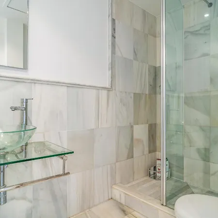2 Bedroom Awesome In Apartman Marbella
