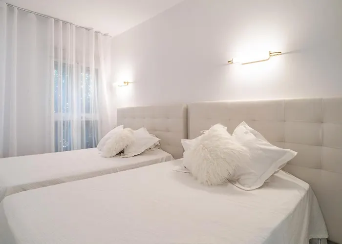 2 Bedroom Awesome In Lägenhet *